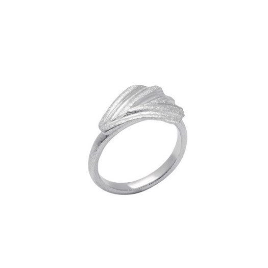 Faggio ring fra Heiring i sølv med organisk bøgeblads-inspireret design.